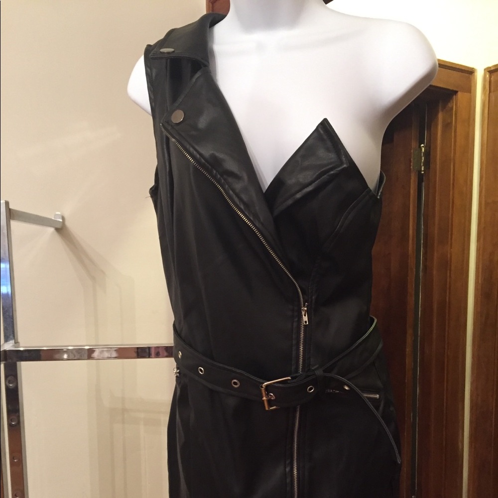 NEW PLEATHER JAZZY DRESS SIZE MEDIUM